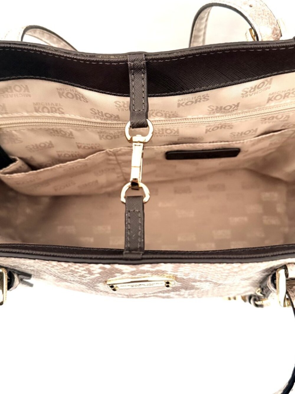 ๐ Michael Kors Large Python-Embossed Tote & Wallet Set ๐ - Picture 11 of 14